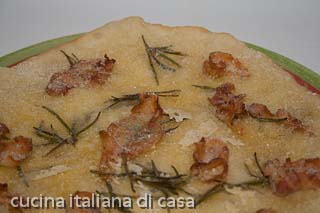pizza bianca con guanciale e parmigiano