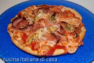 pizza con prosciutto cotto e carciofini