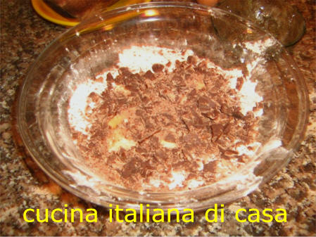 cioccolato fondente spezzettato