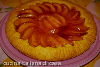 crostata di pesche al profumo di zafferano