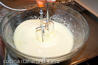 uova sbattute con lo zucchero