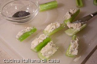 sedano e gorgonzola