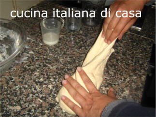impastare il pane a mano