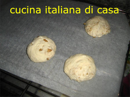 fare il pane con le noci: formare i panini