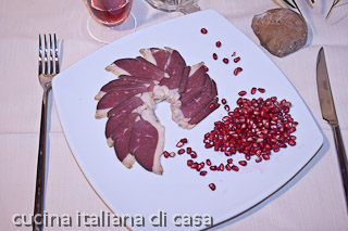 prosciutto di anitra e chicchi di melograno