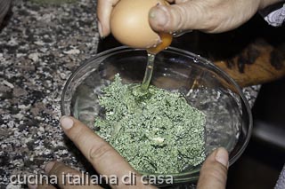 uovo per il ripieno di tofu e spinaci