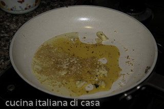 preparare la salsa bruna