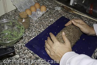 dare forma al polpettone di lenticchie