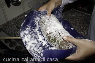 infarinare il polpettone di lenticchie