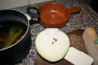 zuppa valdostana con verza e fontina