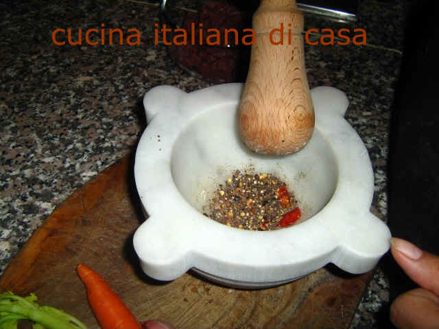 odori e spezie nel mortaio
