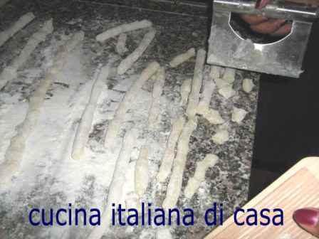 fare gli gnocchi di farina