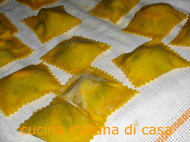 ravioli cozze pronti per essere cotti