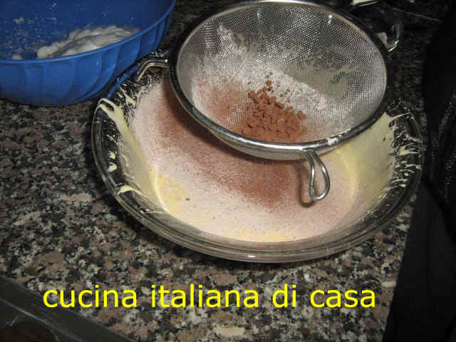 la masa del pan di spagna al cacao