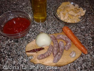 ingredienti garganelli con salsicia