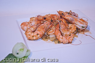 gamberi con patate e porro
