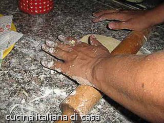 stendete il piadotto con il mattarello
