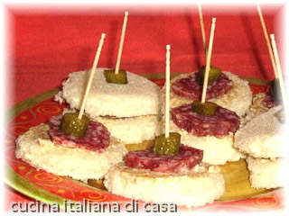 Tramezzini  al burro di noci e salame