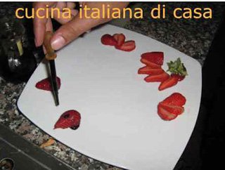 presentare gli scampi con fragole e aceto balsamico