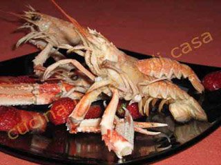 presentare gli scampi con fragole e aceto balsamico