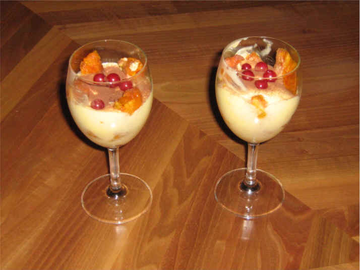 crema d'uovo con macedonia di fichi d'india e ribes
