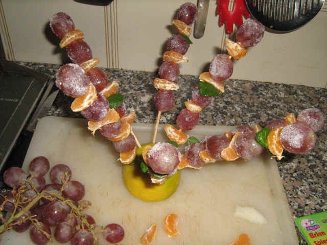 spiedini di frutta brinata