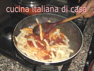 strozzapreti al sugo di cervo e porcini