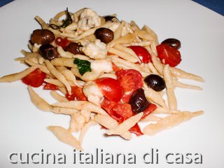 trofie con olive e pescatrice