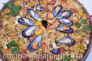 paella real primo piano foto dall'alto