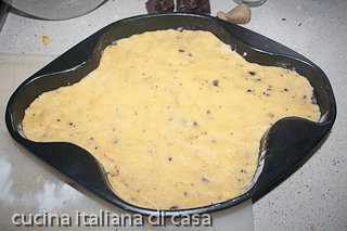 colomba nello stampo pronta per la cottura