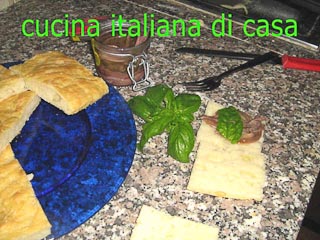 focaccia genovese con acciughe e basilico