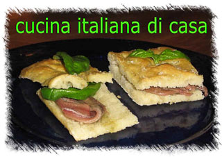 focaccia genovese con acciughe e basilico 