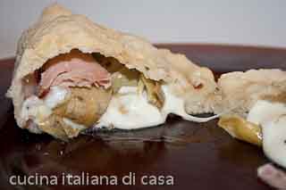 calzone con carciofini e prosciutto cotto