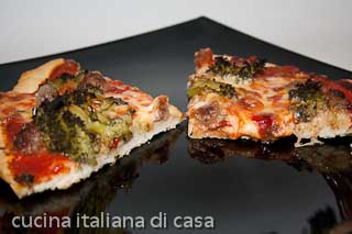 trancio di pizza salsiccia e broccoli