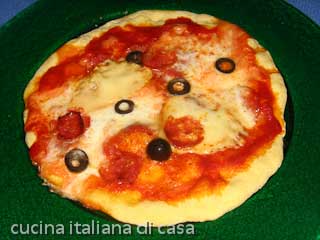 pizza con salme piccante e scamorza