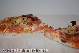 pizza con carciofini e prosciutto cotto