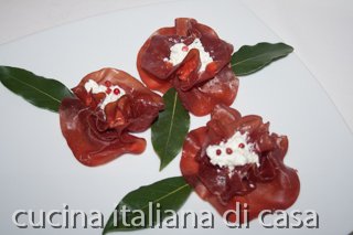fiori di bresaola e caprino