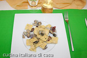 ravioli di gamberi e gallinella con ristretto di vongole