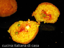 arancini di riso pomodoro e piselli