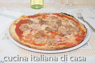 pizza tonno e cipolle