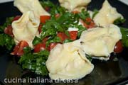 cappellacci con rucola e mozzarella di bufala