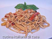 spaghetti con rag di pollo e peperoni