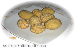 focaccine fritte al sesamo e curry  