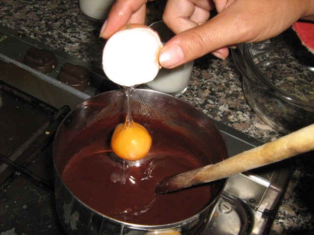 uova per la salsa di cioccolato