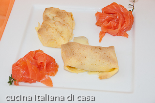 crespelle con salmone e mozzarella