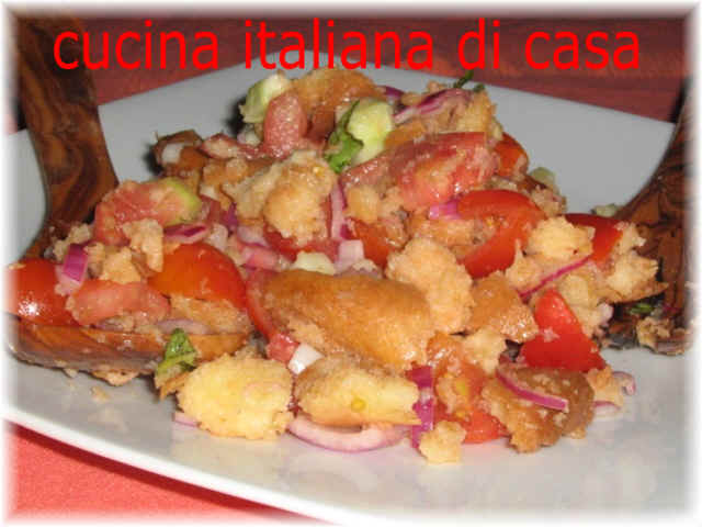 panzanella, insalata estiva di pane e verdure