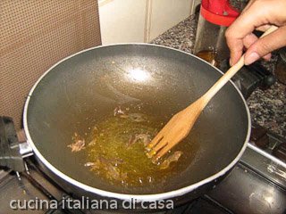 sciogliere le acciughe