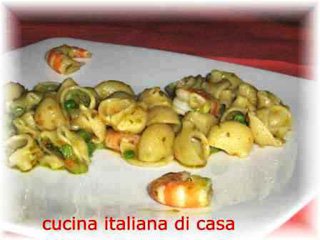 conchiglie con piselli e gamberi al curry