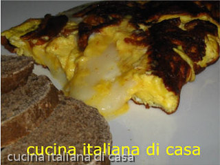 frittata di patate e chevre con pane nero
